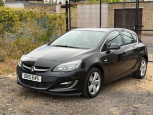 2015 Vauxhall Astra 1.6i Sri Euro 6 5dr in Black — image 3