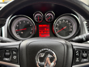 2015 Vauxhall Astra 1.6i Sri Euro 6 5dr in Black — image 4
