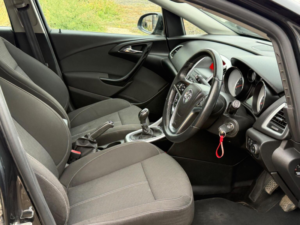 2015 Vauxhall Astra 1.6i Sri Euro 6 5dr in Black — image 5