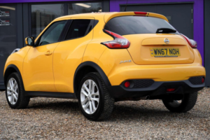 2018 Nissan Juke 1.6 N-Connecta Xtron Euro 6 5dr in Yellow — image 2