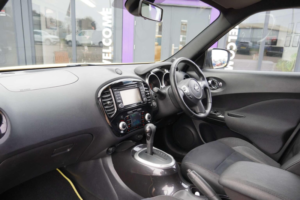 2018 Nissan Juke 1.6 N-Connecta Xtron Euro 6 5dr in Yellow — image 3