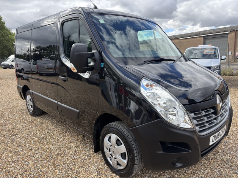 2018 Renault Master Wav Wheelchair Accessible Vehicle 2.3 Fwd Sl28 Energy Dci 110 Business+ Euro 6 in Black — image 1