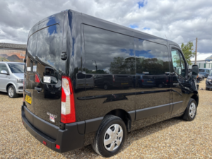 2018 Renault Master Wav Wheelchair Accessible Vehicle 2.3 Fwd Sl28 Energy Dci 110 Business+ Euro 6 in Black — image 3