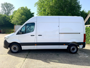 2022 Mercedes-Benz Sprinter 2.0 315 Cdi Premium Panel Van 5dr Diesel Manual Fwd L2 H2 Euro 6 (s/s) (150 Ps) in White — image 4