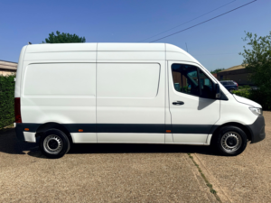 2022 Mercedes-Benz Sprinter 2.0 315 Cdi Premium Panel Van 5dr Diesel Manual Fwd L2 H2 Euro 6 (s/s) (150 Ps) in White — image 5