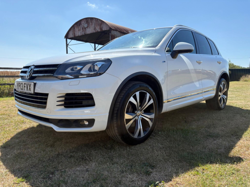 2013 Volkswagen Touareg 3.0 Tdi V6 Bluemotion Tech R-Line Tiptronic 4WD Euro 5 (s/s) 5dr in White — image 1