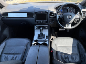 2013 Volkswagen Touareg 3.0 Tdi V6 Bluemotion Tech R-Line Tiptronic 4WD Euro 5 (s/s) 5dr in White — image 2