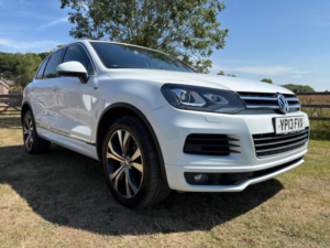2013 Volkswagen Touareg 3.0 Tdi V6 Bluemotion Tech R-Line Tiptronic 4WD Euro 5 (s/s) 5dr in White — image 3