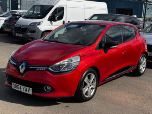 2014 Renault Clio 1.5 Dynamique Medianav Dci 90 Stop & Start in Red — image 6