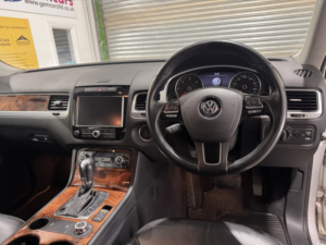 2012 Volkswagen Touareg 3.0 Tdi V6 Bluemotion Tech Se in Silver — image 2