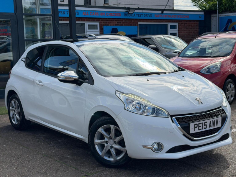 2015 Peugeot 208 1.2 Vti Puretech Style Euro 6 3dr in White — image 1