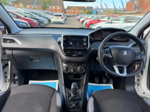 2015 Peugeot 208 1.2 Vti Puretech Style Euro 6 3dr in White — image 2