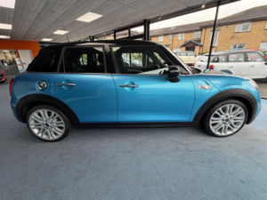 2015 MINI Hatch 2.0 Cooper S Auto Euro 6 (s/s) 5dr in Blue — image 2