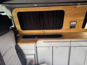 2016 Volkswagen Transporter 2.0 Tdi T32 Bluemotion Tech Highline in Silver — image 2