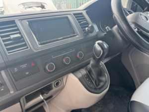 2016 Volkswagen Transporter 2.0 Tdi T32 Bluemotion Tech Highline in Silver — image 5
