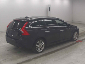 2011 Volvo V60 T6 AWD Se in Black — image 2