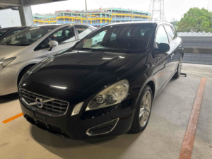 2011 Volvo V60 T6 AWD Se in Black — image 3