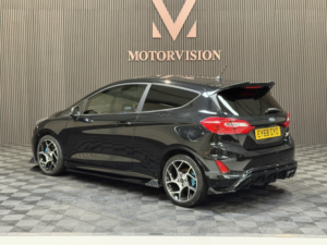 2018 Ford Fiesta 1.5 T Ecoboost St-2 in Black — image 2