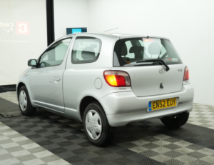 2003 Toyota Yaris 1.3 Vvt-I 16v Gls in Silver — image 2