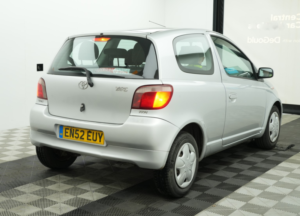 2003 Toyota Yaris 1.3 Vvt-I 16v Gls in Silver — image 3
