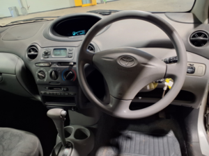 2003 Toyota Yaris 1.3 Vvt-I 16v Gls in Silver — image 6