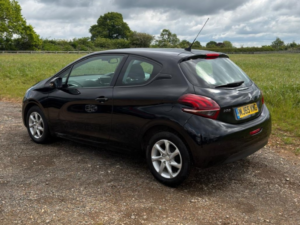 2015 Peugeot 208 1.0 Puretech Active in Black — image 3