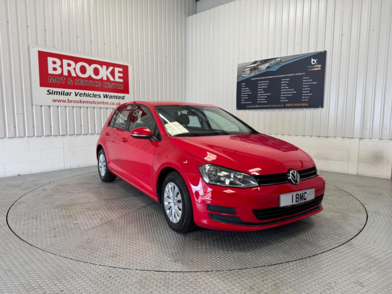 2015 Volkswagen Golf 1.2 Tsi Bluemotion Tech S Euro 6 (s/s) 5dr in Red — image 1