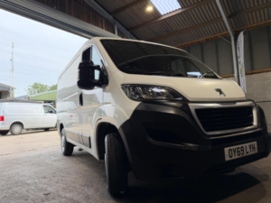2019 Peugeot Boxer 2.2 Bluehdi 333 Professional L1 H1 Euro 6 (s/s) 5dr in White — image 2