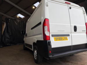 2019 Peugeot Boxer 2.2 Bluehdi 333 Professional L1 H1 Euro 6 (s/s) 5dr in White — image 4