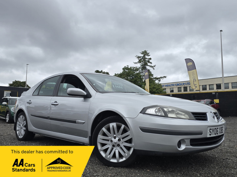 2006 Renault Laguna 2.0 16v Extreme Hatchback 5dr Petrol Manual (187 G/km, 135 Bhp) in Silver — image 1