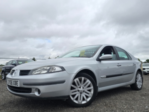 2006 Renault Laguna 2.0 16v Extreme Hatchback 5dr Petrol Manual (187 G/km, 135 Bhp) in Silver — image 2