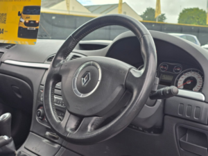 2006 Renault Laguna 2.0 16v Extreme Hatchback 5dr Petrol Manual (187 G/km, 135 Bhp) in Silver — image 3