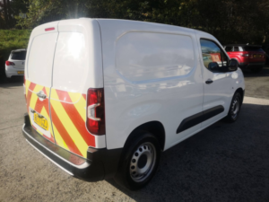 2021 Vauxhall Combo 1.5 Turbo D 2300 Dynamic in White — image 3