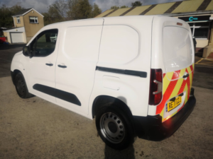 2021 Vauxhall Combo 1.5 Turbo D 2300 Dynamic in White — image 4