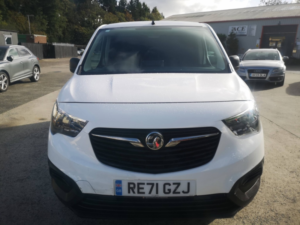 2021 Vauxhall Combo 1.5 Turbo D 2300 Dynamic in White — image 5