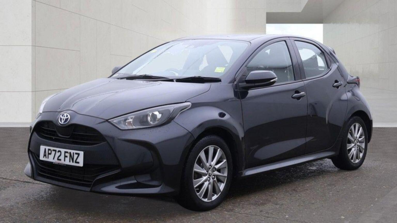 2022 Toyota Yaris 1.5 Vvt-H Icon E-CVT Euro 6 (s/s) 5dr in Black — image 1