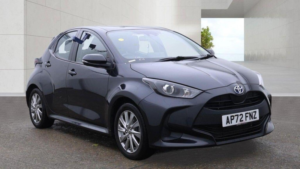 2022 Toyota Yaris 1.5 Vvt-H Icon E-CVT Euro 6 (s/s) 5dr in Black — image 2