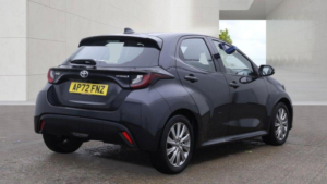 2022 Toyota Yaris 1.5 Vvt-H Icon E-CVT Euro 6 (s/s) 5dr in Black — image 5