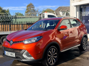 2017 MG Gs 1.5 Tgi Exclusive Dct Euro 6 (s/s) 5dr in Orange — image 3