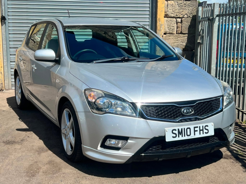 2010 Kia Ceed 1.6 Crdi 3 Hatchback 5dr Diesel Auto Euro 4 (113 Bhp) in Silver — image 1