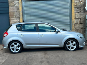 2010 Kia Ceed 1.6 Crdi 3 Hatchback 5dr Diesel Auto Euro 4 (113 Bhp) in Silver — image 3