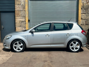 2010 Kia Ceed 1.6 Crdi 3 Hatchback 5dr Diesel Auto Euro 4 (113 Bhp) in Silver — image 4