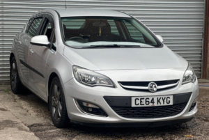 2014 Vauxhall Astra 2.0 Cdti Sri Auto Euro 5 5dr in Silver — image 3