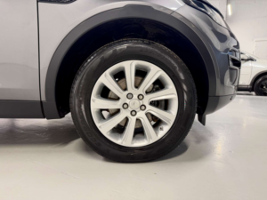2015 Land Rover Discovery Sport 2.2 Sd4 Se Tech SUV 5dr Diesel Auto 4WD (s/s) (190 Ps) in Grey — image 4