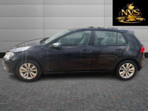 2013 Volkswagen Golf 2.0 Tdi Bluemotion Tech Se in Black — image 4