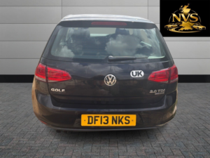 2013 Volkswagen Golf 2.0 Tdi Bluemotion Tech Se in Black — image 6