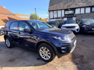 2016 Land Rover Discovery Sport Td4 Se Tech in Blue — image 4