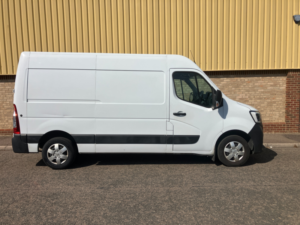 2022 Renault Master 2.3 Dci 35 Business+ Panel Van 4dr Diesel Manual Fwd Mwb Medium Roof Euro 6 (135 Ps) in White — image 4