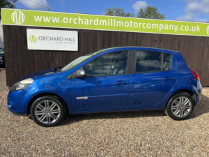 2012 Renault Clio 1.2 Dynamique Tomtom in Blue — image 3