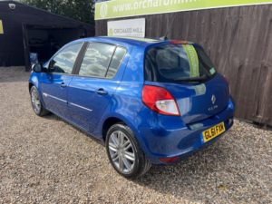 2012 Renault Clio 1.2 Dynamique Tomtom in Blue — image 4